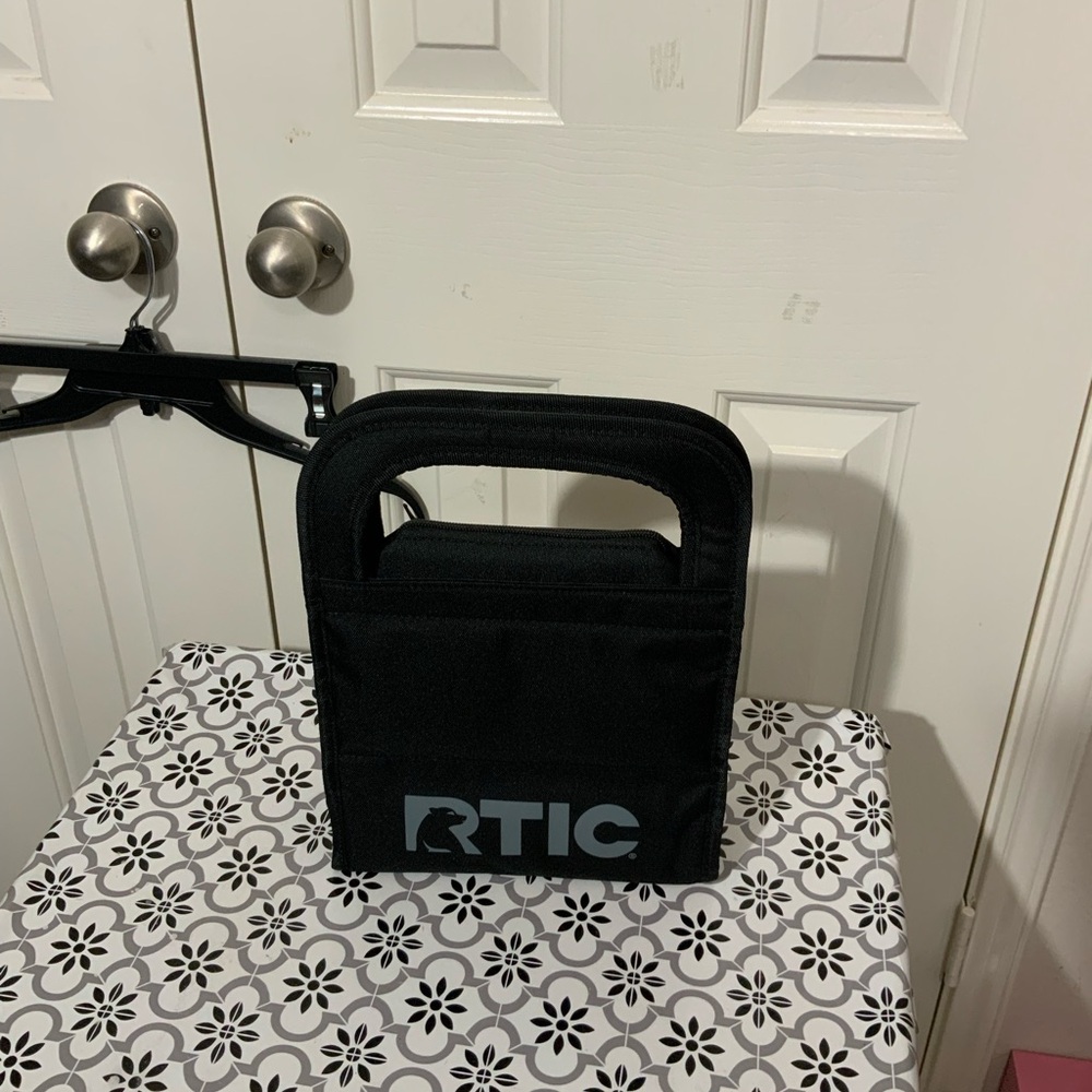 NWOT RTIC Black Insulated Lunch Bag